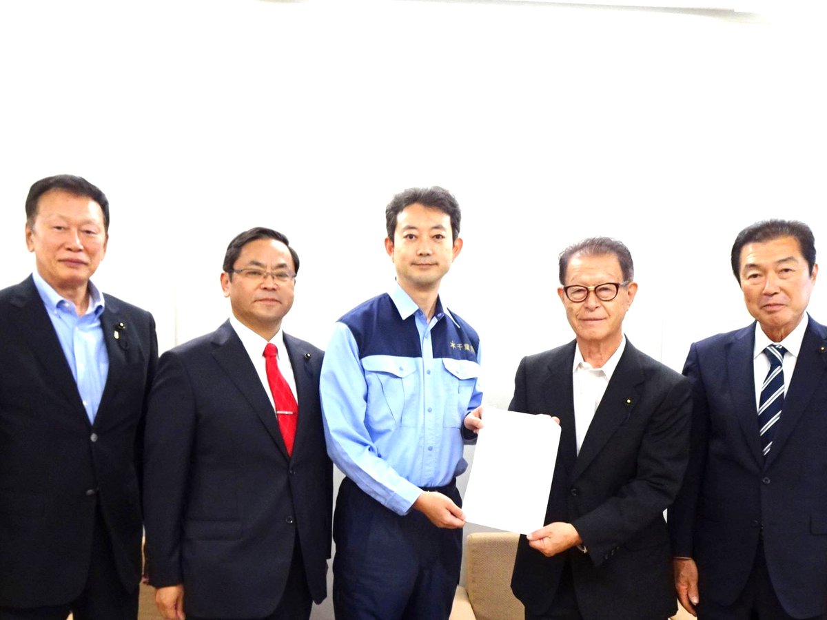 masaakia's tweet photo. 県議会閉会日に文化芸術振興議員連盟　副会長として、知事と教育長へ来年度予算要望書を提出しました。 舞台芸術や落語、生け花、和太鼓、着付けなど、子どもたちが多様な伝統文化に直に触れられる体験機会の創出を特に強く要望。房総の文化を次代へ繋ぐため全力で取り組みます！ #千葉県議会 https://t.co/XOVWLY1j3K