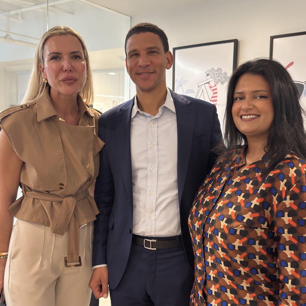 RobReffkin's tweet photo. Corcoran Miami Beach! Thank you for hosting me in your office and making time at the end of a busy Monday. It was great spending time with this group of real estate professionals. https://t.co/qZKT5GgVLj