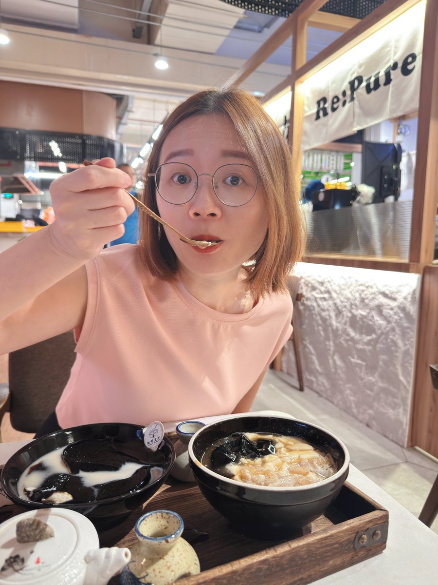 daddynshane's tweet photo. Pure Soy Pudding dah buka dkt rumah 😋 Lepas shopping boleh terus singgah mkn. Aku suka yg brûléed combo—tauhu lembut, gula karamel rangup, topping pun banyak ✨ #MakanJB #TauFuFa #MidValleySouthkey https://t.co/d8ATAHXLEB