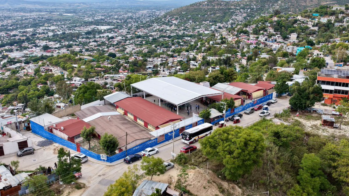 raychagoya's tweet photo. 🏫✨ Inauguramos una nueva aula en la Escuela Primaria Lázaro Cárdenas, en la colonia Lomas de San Jacinto.

Un espacio digno para que nuestras vecinitas y vecinitos aprendan, crezcan y sigan construyendo sus sueños. 📚🙌

Seguimos trabajando en equipo con vecinas y vecinos para mejorar los espacios educativos de nuestra capital.