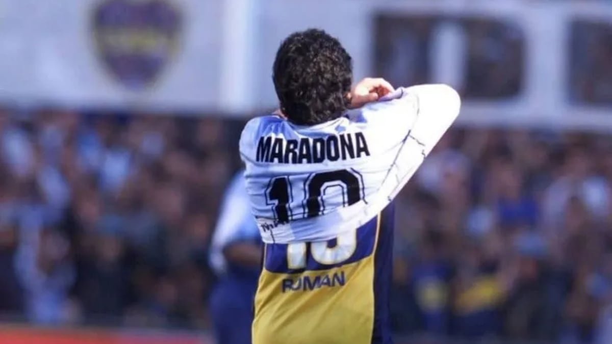 BocaJrsCT's tweet photo. El sueño de las gallinas es que Messi se saque la de Argentina y abajo tenga la de Riber. 

Se tienen que conformar con que Di Carlo lo use para hacer política.

Boca les arruinó la vida. https://t.co/JPLtSwzDu9