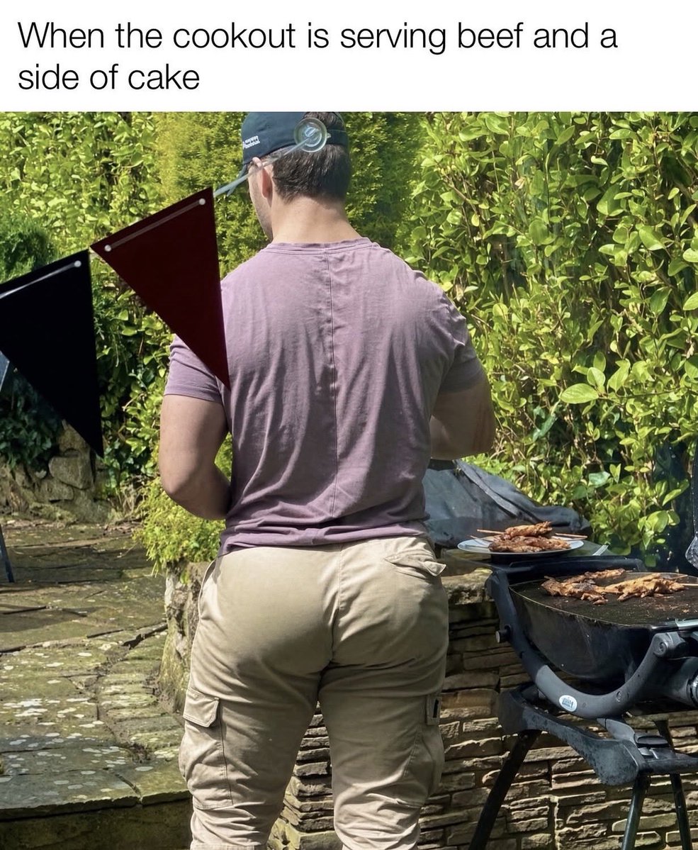 HansStaab's tweet photo. I didn’t know pants could do this https://t.co/uyLYENJd15