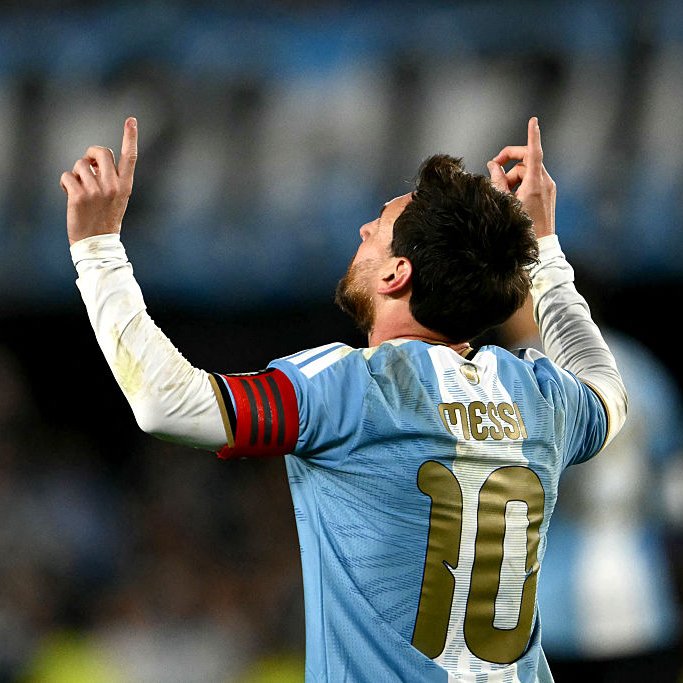 Of course he was going to get his goal on this night. 🇦🇷 
 [📷](https://pbs.twimg.com/media/HT_YrAgWEAAJeFx.jpg) [📷](https://pbs.twimg.com/media/HT_YsHWWkAAY