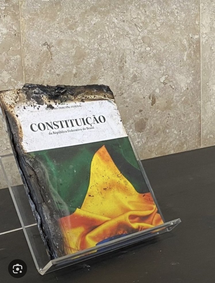 drzyan82's tweet photo. @unclejossy_ É. A era dos direitos já em risco.
Para salvar a constituição 
#vote13 https://t.co/k3n0idaXPK