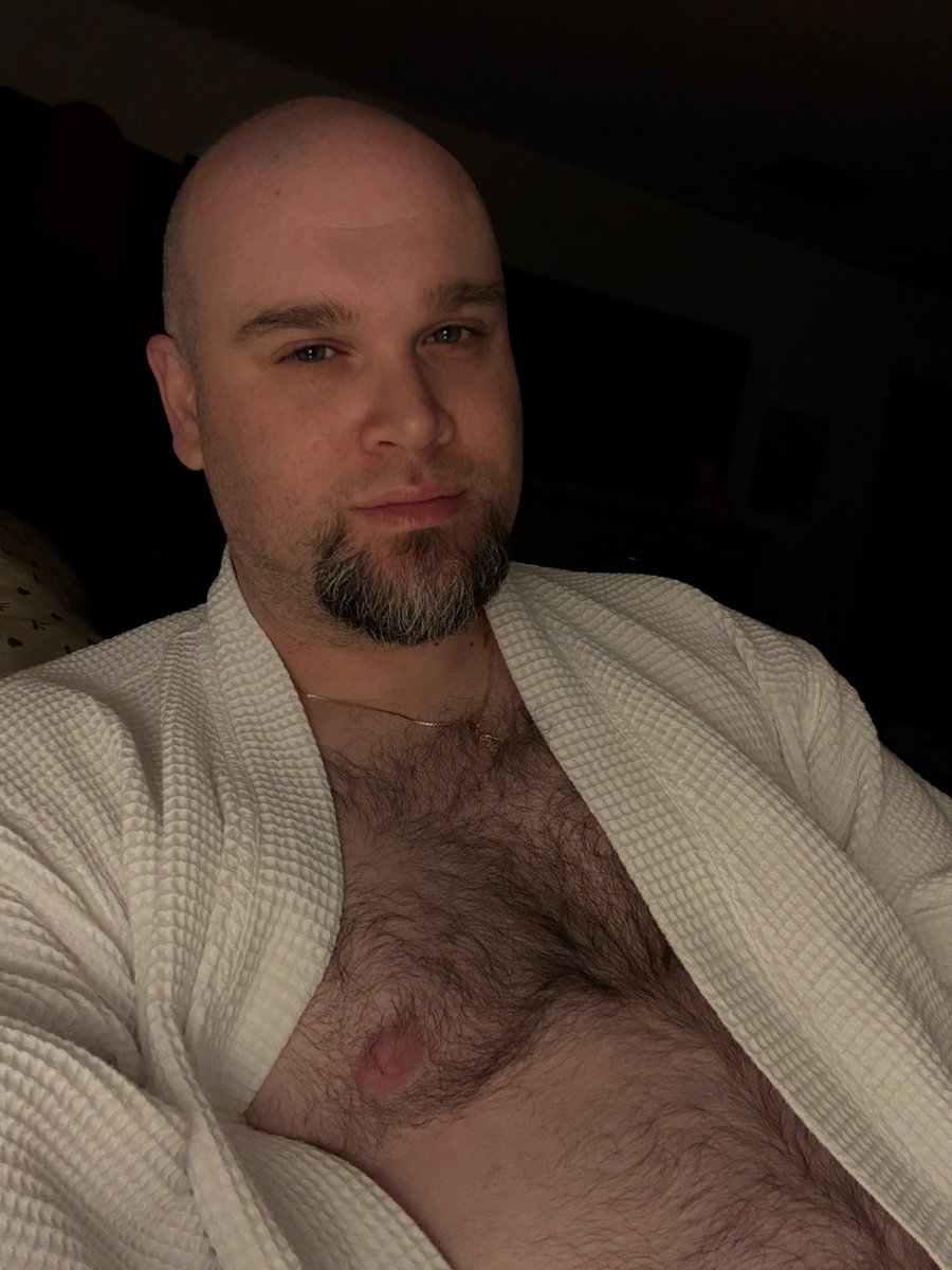 Zacksacmeal's tweet photo. Goodnight, ya’ll. 🌙 #bald #gaybeardedmen #gaybearsandcubs #hairy #bear #cub https://t.co/F2ZNlf4cJA