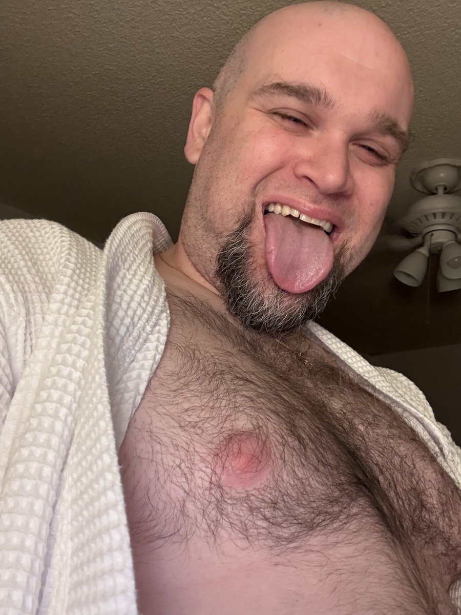 Zacksacmeal's tweet photo. Goodnight, ya’ll. 🌙 #bald #gaybeardedmen #gaybearsandcubs #hairy #bear #cub https://t.co/F2ZNlf4cJA