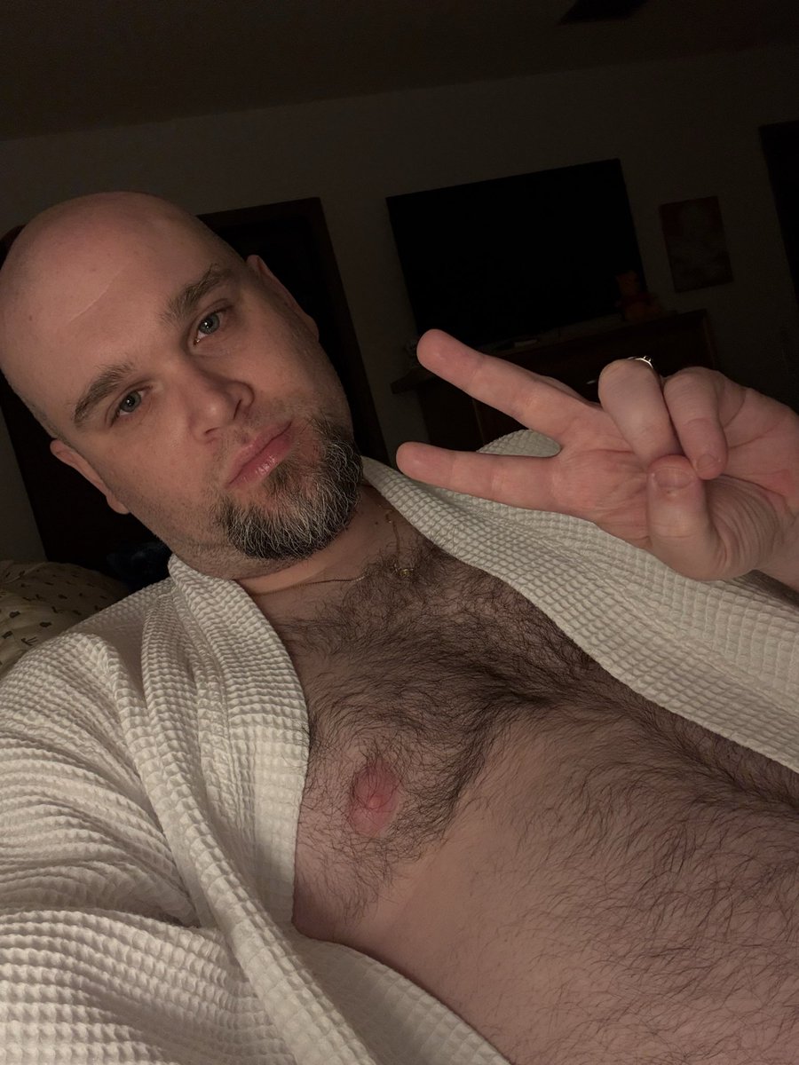 Zacksacmeal's tweet photo. Goodnight, ya’ll. 🌙 #bald #gaybeardedmen #gaybearsandcubs #hairy #bear #cub https://t.co/F2ZNlf4cJA