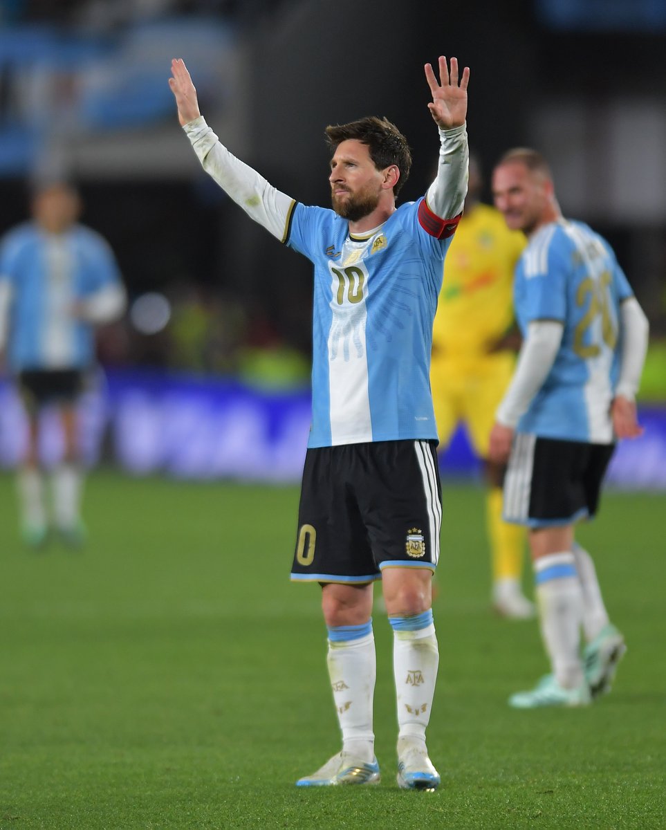 LaureusSport's tweet photo. 𝗦𝗶𝗴𝗻𝗶𝗻𝗴 𝗼𝗳𝗳 𝗶𝗻 𝘀𝘁𝘆𝗹𝗲 🇦🇷

From the penalty spot, Lionel Messi scores his 126th goal for Argentina 💪

Two-time Laureus World Sportsman of the Year 🏆 https://t.co/p4phSqAE6L