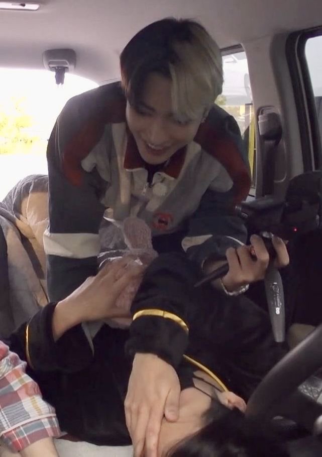 flux__9's tweet photo. 엄마아빠 연애해요?….. https://t.co/dS8oF66Ubj
