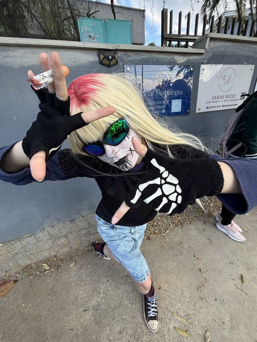 rttenpolly's tweet photo. FÃS DE ORDEM!!!!!!!! bora subir a #fãsdeordemapoiamlula13 !!! postem suas artes!!!! Vamos movimentar a tag!!! 

#ordemparanormal #cosplay https://t.co/eidbA2KQ7N