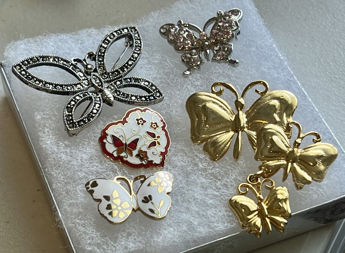 TeriE's tweet photo. VINTAGE BUTTERFLY BROOCH LOT #Rhinestones #Cloisonne #Marcasite Enamel 5 #LapelPins https://t.co/qz9ADq6o5l
#vintagejewelry #jewelrylot #butterfliesforsale #butterflybrooches #butterflies #butterflylover #enamelpins #broochesandpins #broochoftheday #vintagegifts #broochlot #90s https://t.co/EiKciOpXAu