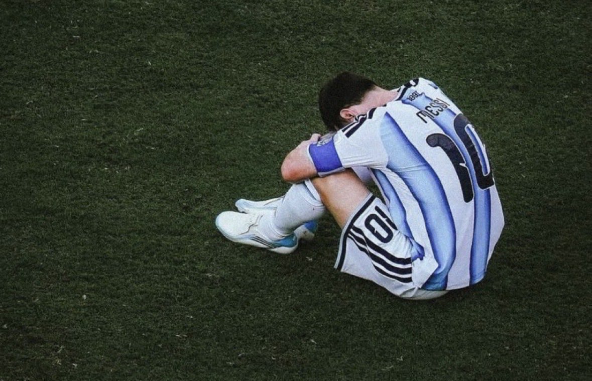 l97o_'s tweet photo. It’s the night of farewell Leo Where could we ever find another Messi?
😔😔
#MessiDay https://t.co/W8r2Zf9zMI