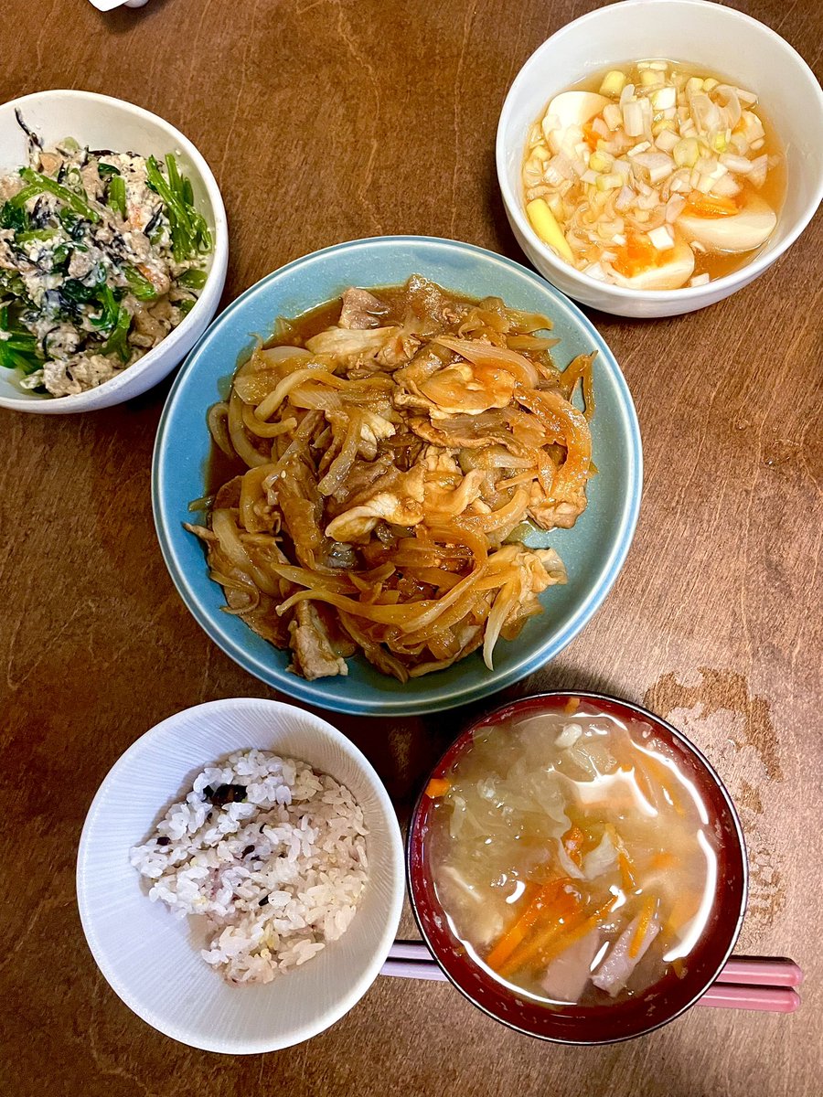 shizusanchi's tweet photo. 保育園で働くって本っ当に体力がいる。
お家に帰ってHＰが0の時でも美味しいものが食べたい。「お家に帰ったら旦那さんと一緒にあれ食べよう」って思うから一日頑張れる。本日も健やかに。
#ほいくごはん https://t.co/Yvvse6qtm9
