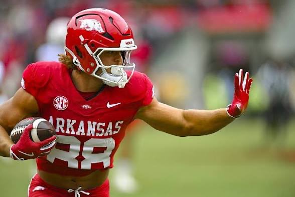 AstroSmokeyX's tweet photo. Since I’ve not seen any trash talk this week.

Say something nice about Arkansas.

I’ll start, I think that’s have a top 15 uniform in the sport. https://t.co/ZVx1ULDGED