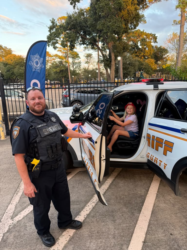 HCSOTexas's tweet photo. Spending the evening with the people who make Harris County home, Coles Crossing Community Association!
#NNO2026 #HCSONNO2026 https://t.co/jLRjNORXcz