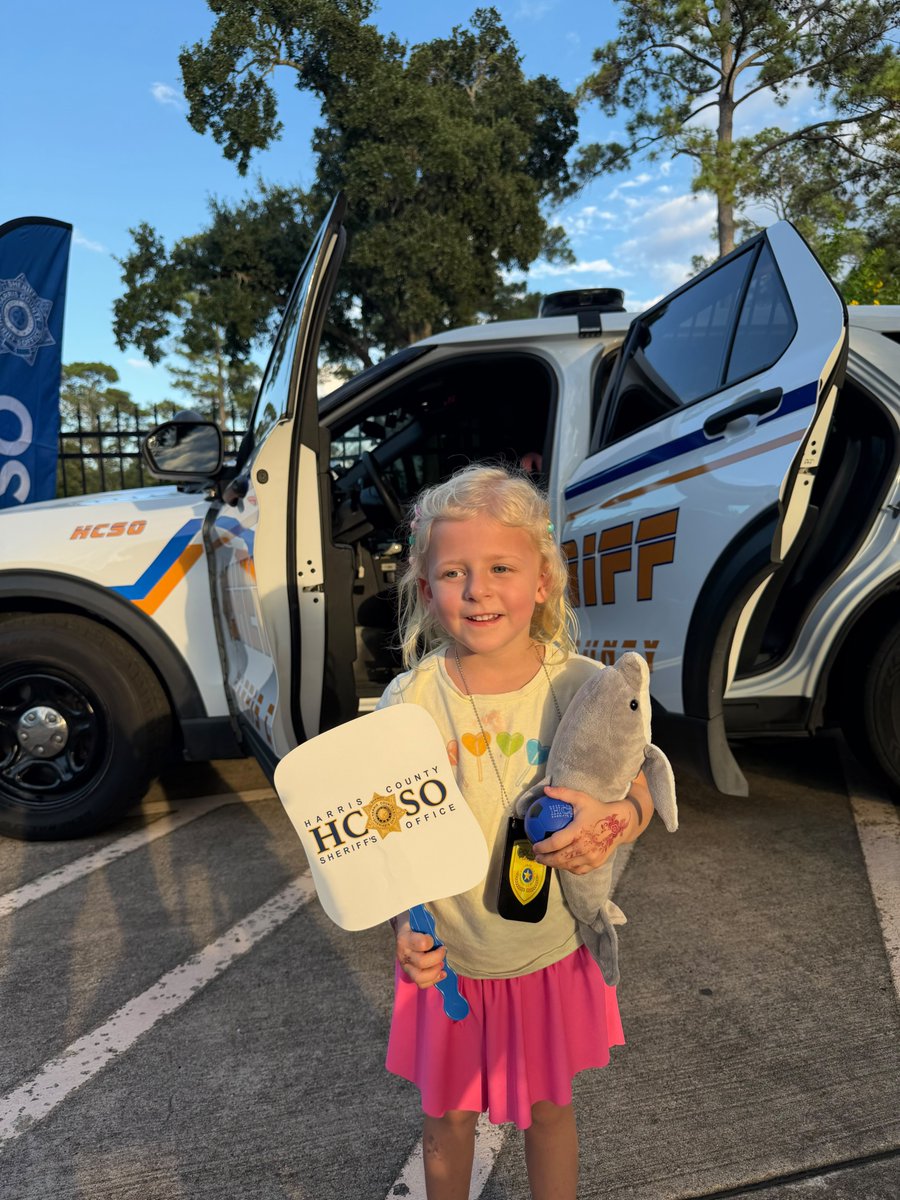 HCSOTexas's tweet photo. Spending the evening with the people who make Harris County home, Coles Crossing Community Association!
#NNO2026 #HCSONNO2026 https://t.co/jLRjNORXcz
