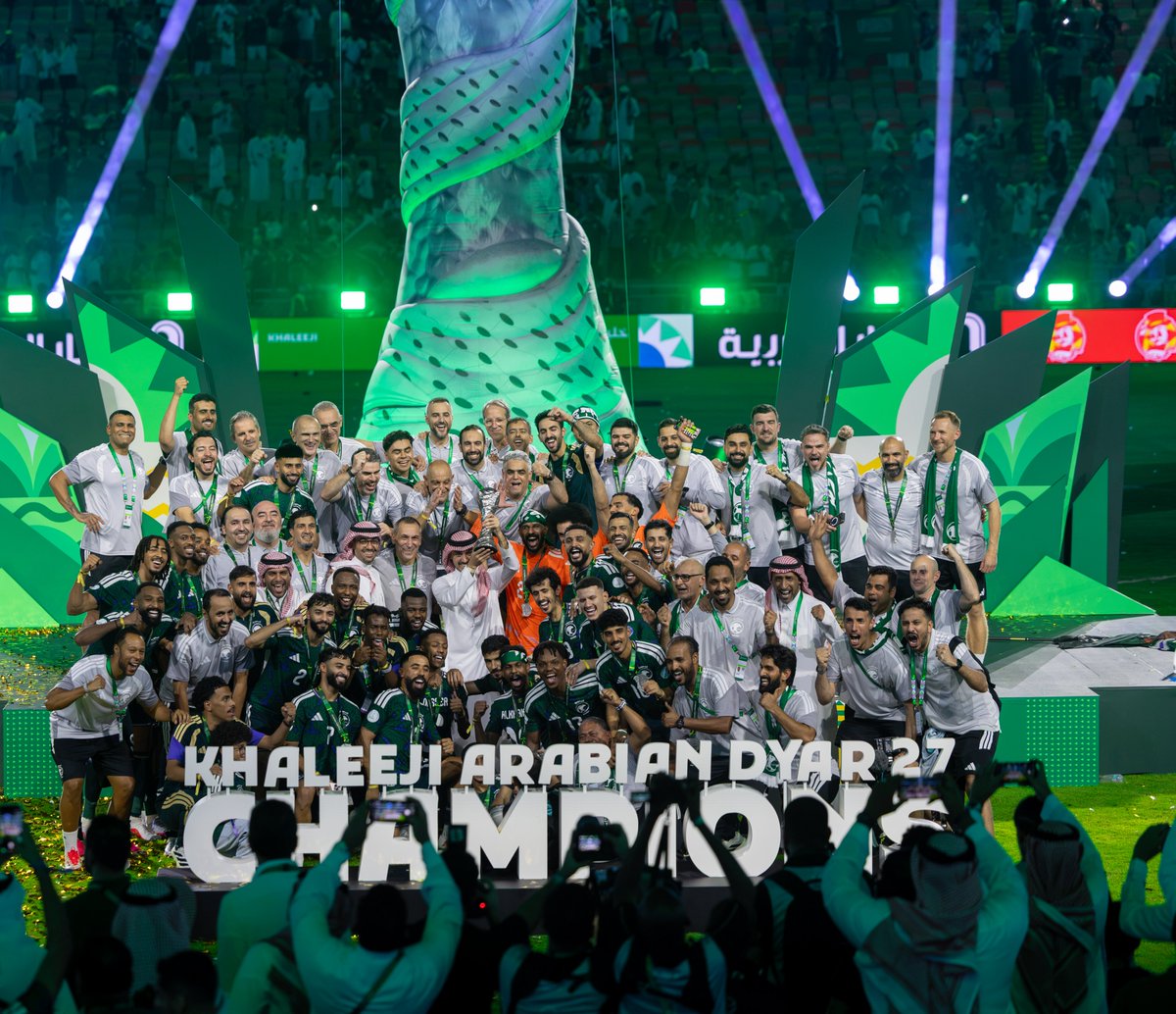 SaudiNT's tweet photo. We Are the Champions 🏆🇸🇦
#الأخضر_بطل_الخليج | #هذا_الأخضر https://t.co/ER8rDumxZO