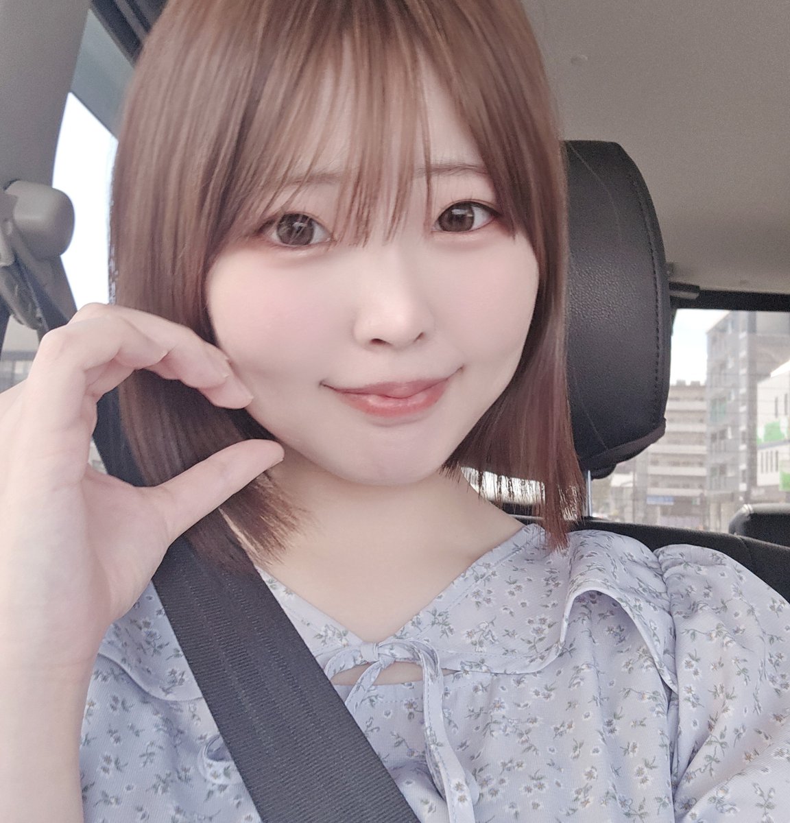 yoola_sub's tweet photo. ずっとゲームしてるから前髪切れてない https://t.co/XoLfDLRY5m