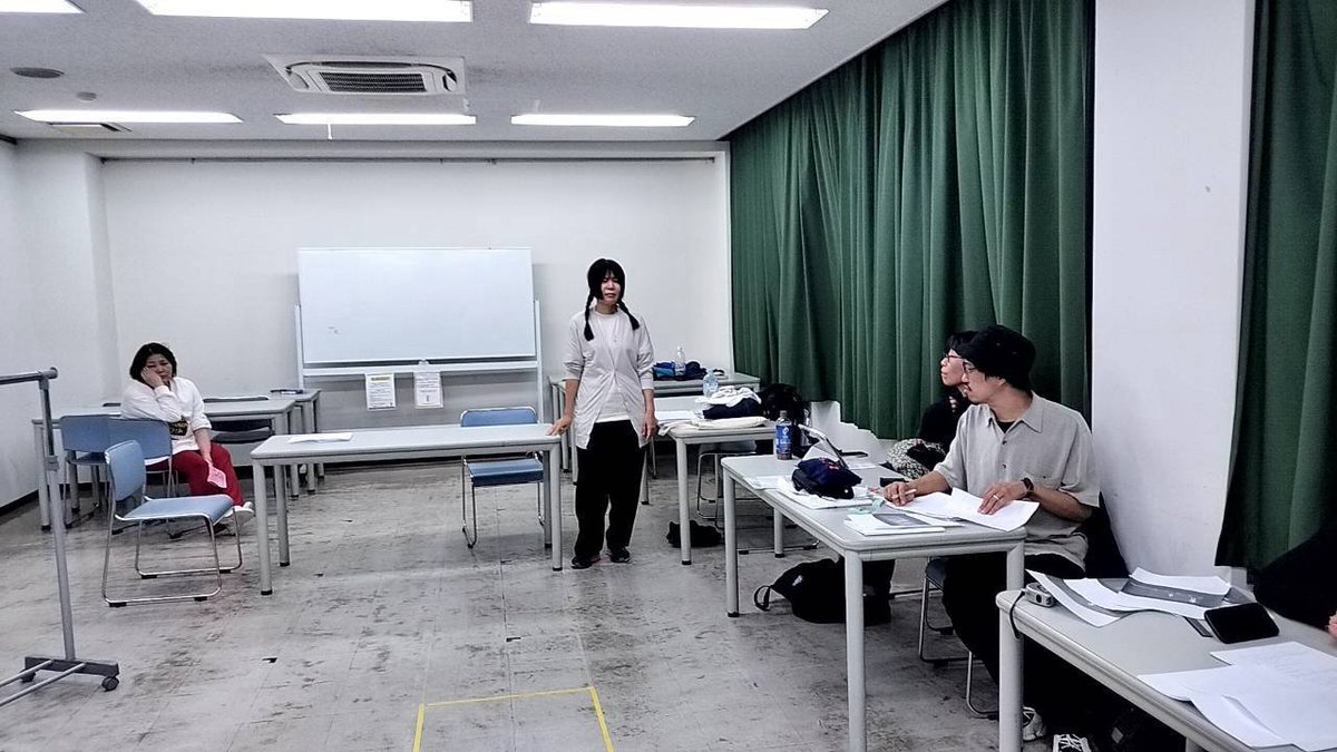 NanaClow's tweet photo. #万博設計17『#焦燥する速度』
公演は11/6(金)–8(日)
ウイングフィールドにて🎭

🎟 公演チケット・配信チケット発売中
https://t.co/i4uGxwwxj6

皆さまのご予約・ご来場を心よりお待ちしております！
ぜひ劇場で、この「速度」を体感してください🏃💨 https://t.co/d60coEKslA