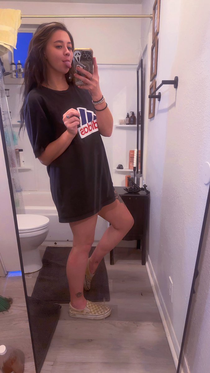 kaliiiii's tweet photo. I’m bored, tell me something I wanna hear 😇 https://t.co/R1YAJLQLxz