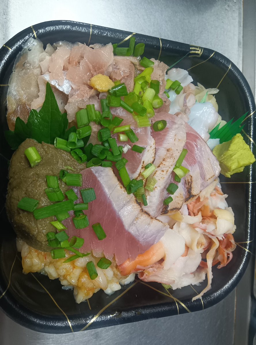 donmaruryu's tweet photo. 日替わり4番特盛り、5番特盛り、3番並盛です！ https://t.co/Ai92Nve7dQ