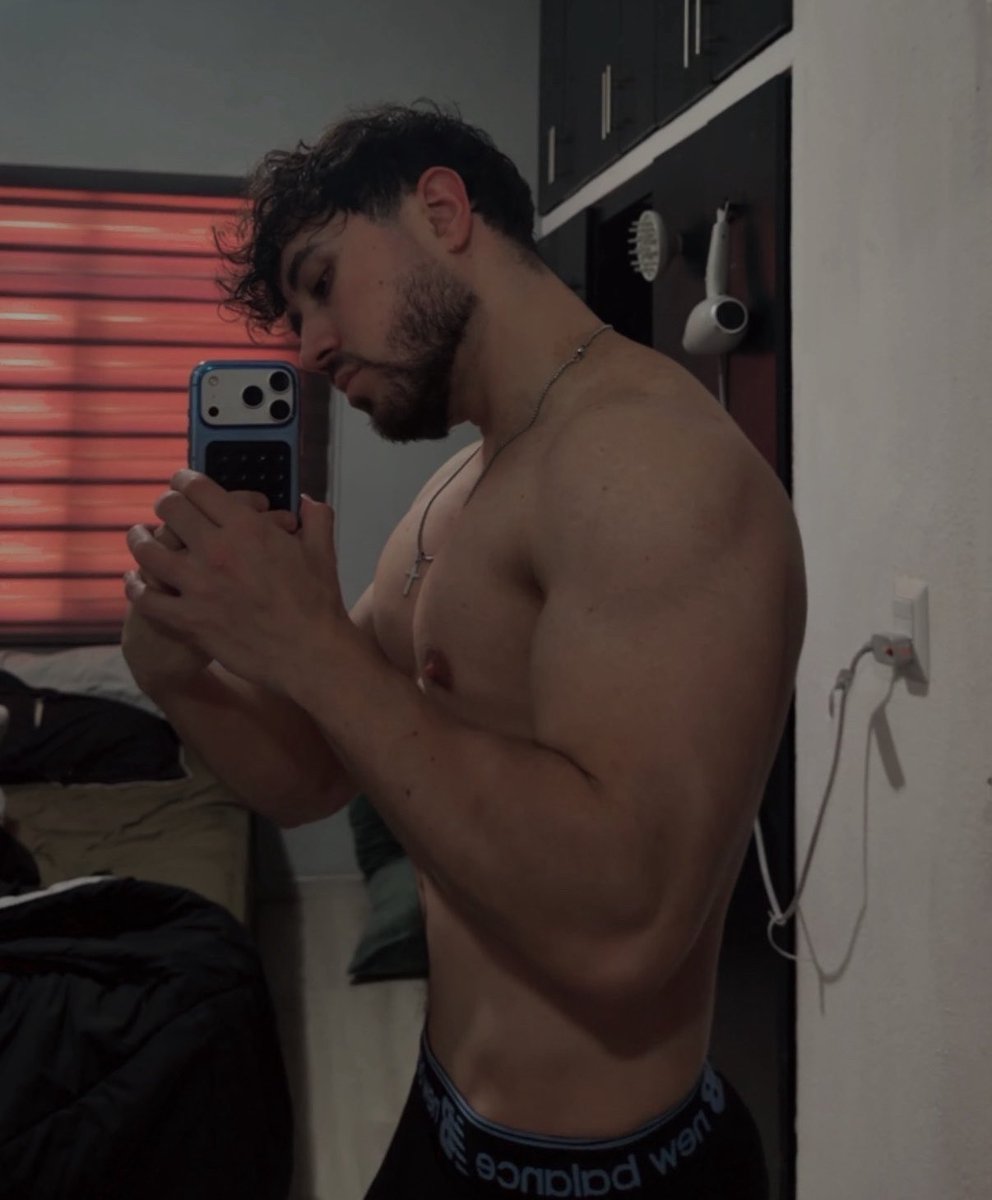 jordan_esca's tweet photo. gn🖤 https://t.co/hxpNJhGzAz