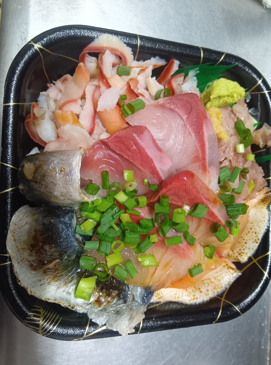 donmaruryu's tweet photo. 日替わり4番特盛り、5番特盛り、3番並盛です！ https://t.co/Ai92Nve7dQ