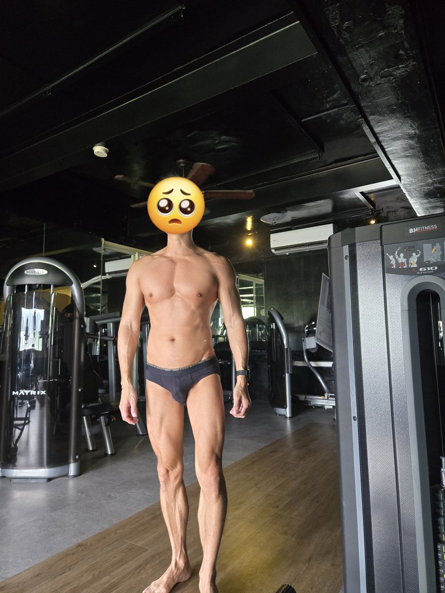 justin_1069's tweet photo. 第一次這麼快分享小故事🤣
話說剛到準備運動，有個穿平口褲黑襪皮鞋的弟弟看了我一眼，還跟著我走回置物櫃，由於我的習慣是先運動，所以走向史密斯，弟弟靠近我問可不可以舔我奶，因為我也滿喜歡，所以就讓他舔，沒想到他就從平口褲尿尿地方彈出他inin的棒棒，順手摸了摸，感覺...待續
#照片內褲已售出 https://t.co/3aIahYwney