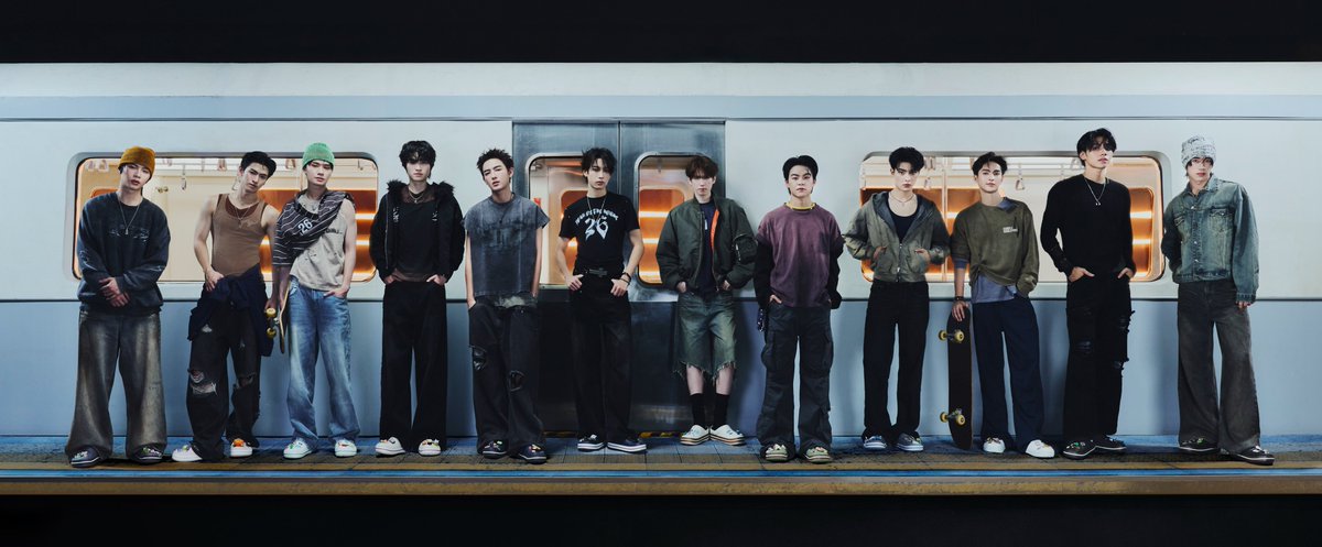 SuperstarnewsTH's tweet photo. Crocs แบรนด์รองเท้าและไลฟ์สไตล์ระดับโลก ประกาศแต่งตั้ง #BUSbecauseofyouishine ศิลปิน T-Pop ทั้ง 12 คน
เป็น Brand Ambassador กลุ่มแรกประจำประเทศไทย พร้อมถ่ายทอดแนวคิด “Do Your Thing”
@crocsth #DoYourThing #BUSxCrocs #CrocsTH

Crocs แบรนด์รองเท้าและไลฟ์สไตล์ระดับโลก ประกาศแต่งตั้ง BUS because of you i shine ศิลปิน T-Pop ทั้ง 12 คน เป็น Brand Ambassador กลุ่มแรกประจำประเทศไทย อย่างเป็นทางการ เปิดบทใหม่ของการร่วมงานที่ผสานพลัง ความสนุก และสไตล์อันเป็นเอกลักษณ์ของสมาชิกแต่ละคนเข้ากับตัวตนของ Crocs

ด้วยบุคลิกและสไตล์ที่แตกต่างกัน สมาชิก BUS จึงเป็นตัวแทนของแนวคิด “Do Your Thing” ที่สนับสนุนให้ทุกคนมั่นใจในการเป็นตัวเอง มีอิสระในการเลือกสไตล์ที่บอกเล่าตัวตน และสนุกกับการแสดงออกในแบบของตัวเอง พร้อมสะท้อนพลังของการรวมตัวที่ทำให้ทุกความแตกต่างโดดเด่นยิ่งขึ้น

การร่วมงานครั้งนี้นับเป็นอีกก้าวสำคัญของ Crocs ในการเชื่อมต่อกับคนรุ่นใหม่ พร้อมนำเสนอรองเท้าที่เป็นมากกว่าไอเท็มแห่งความสบาย แต่ยังเปิดพื้นที่ให้ทุกคนสร้างสรรค์ลุคของตัวเองผ่านสีสัน ซิลลูเอต และการตกแต่งด้วย Jibbitz™ charms ที่ช่วยเติมเอกลักษณ์ให้รองเท้าแต่ละคู่
