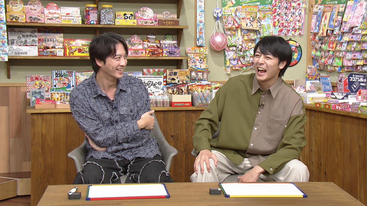 AAB_5ch's tweet photo. /／
駄菓子トークバラエティ
「だがしと」
\＼

📅10月11日(日) 午後4時30分放送‼️

今週もお客さんは前回に引き続き、
ドラマ「キスは捜査のあとで」でＷ主演を務める渡部秀さんと齋藤璃佑さん😍

今週もお楽しみに✨

放送後はtopoで見逃し配信があります。
秋田県外の方はそちらからご覧になれます👍

#駄菓子
#だがしと
#キスは捜査のあとで
#渡部秀
#齋藤璃佑
#真坂はづき