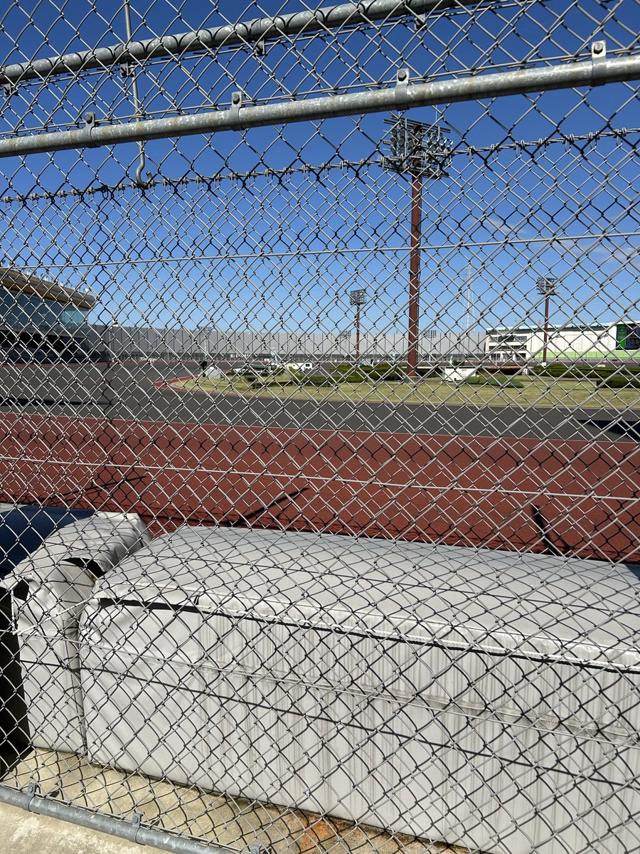 hak328122's tweet photo. 約20年ぶりに川口オート到着
1〜2コーナーのスタンド無い⁉︎ https://t.co/7oCq9AtHer