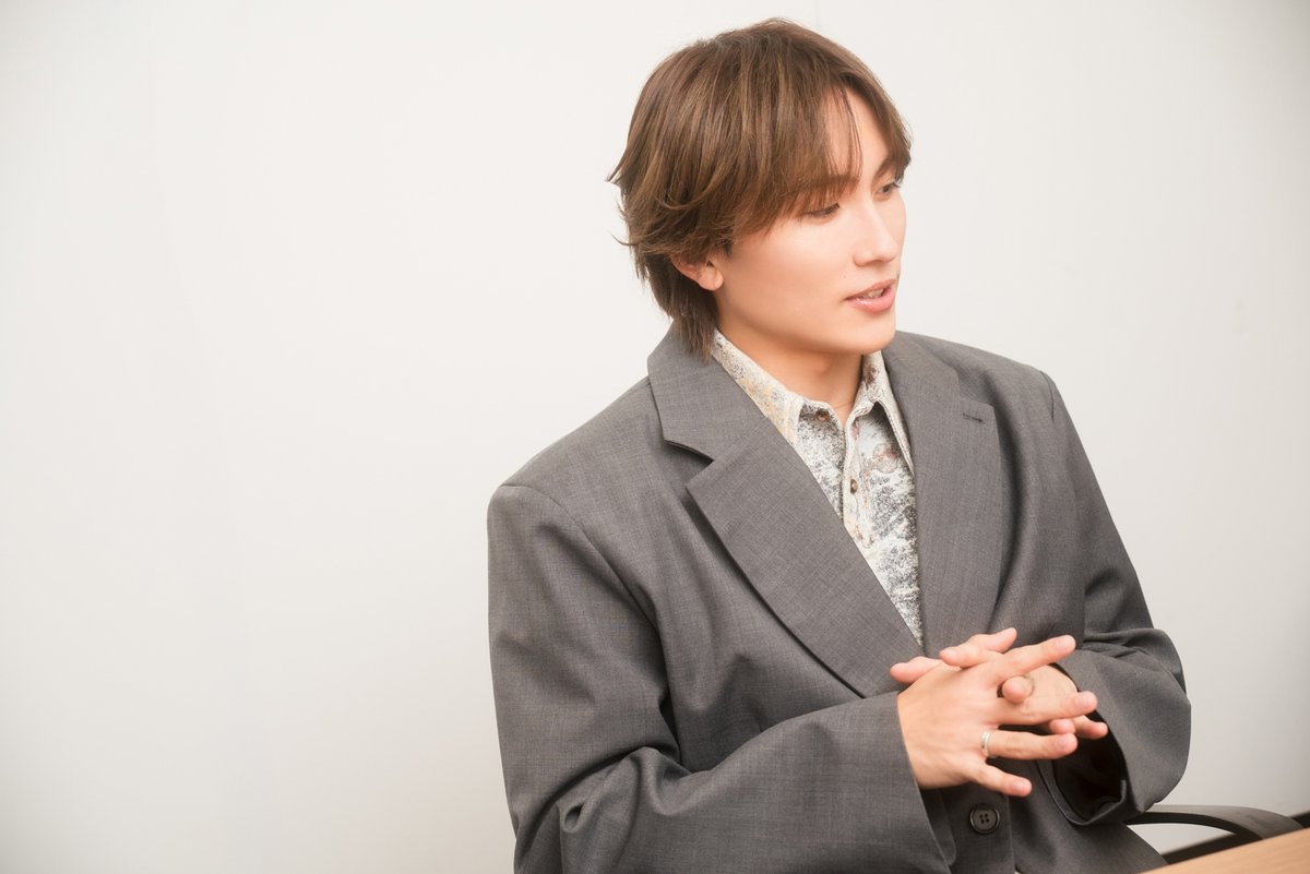 mezamashimedia's tweet photo. KO1KEYZデビュー曲の作詞も担当
注目の26歳ヒットメーカー・GENIC小池竜暉さんの素顔に迫るインタビュー

▶https://t.co/jqtb93Mnvt

「何年経っても色あせないような歌詞に」楽曲『KO1KEYZ』への思い

＝LOVE『絶対アイドル辞めないで』もセルフカバー！初ソロアルバム『CIPHER』について

今後の目標は「インド料理店」！？

@RYUKI_GENIC