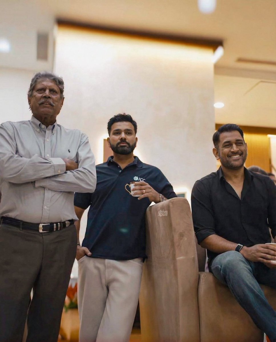 Tomlegu's tweet photo. #dhoni #kapildev #rohit #thala #msd7 #legends #cricket https://t.co/9PYG0tXU2I