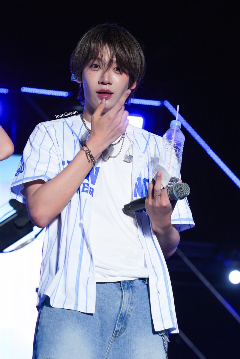 1oocQueen's tweet photo. “아궁빵”

😲 😳
☝️ 🫴

He is cute lol

#AHOF #아홉
#SHUAIBO #장슈아이보 #张帅博 https://t.co/XHK2qt6KES