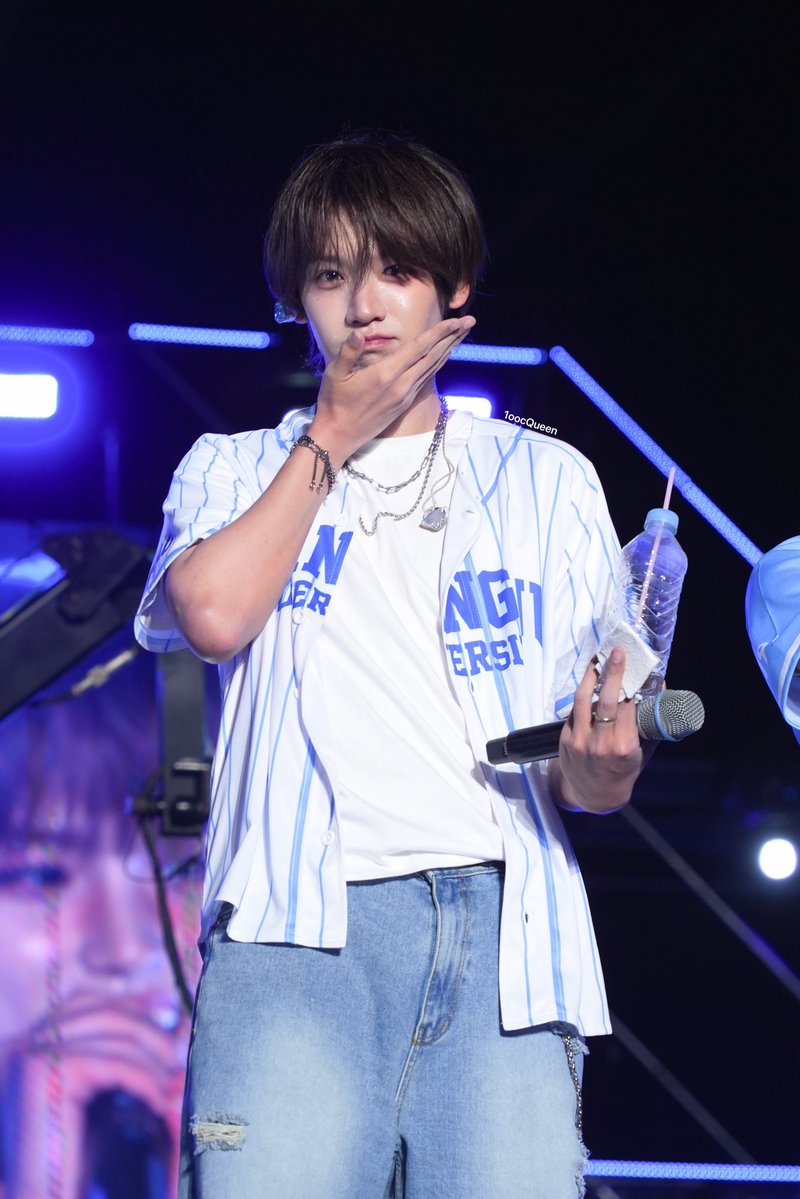 1oocQueen's tweet photo. “아궁빵”

😲 😳
☝️ 🫴

He is cute lol

#AHOF #아홉
#SHUAIBO #장슈아이보 #张帅博 https://t.co/XHK2qt6KES