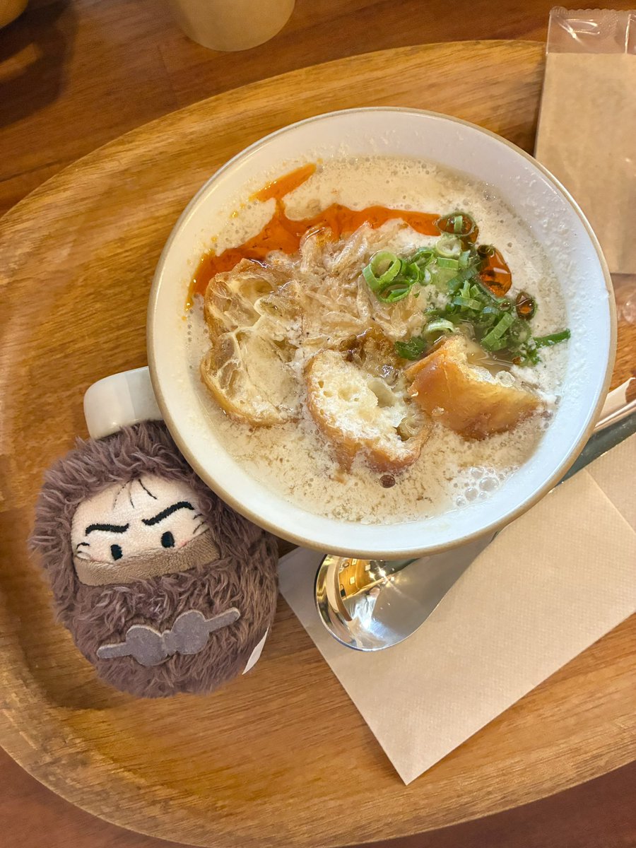 gnxshima's tweet photo. 今日は定期検診だったので、帰りに久しぶりの豆乳スープ食べてきたー！やっぱり美味しかった！
ここの胡椒餅も好きなんだけど、このスープがわりとしっかり食べでがあるので今日はお持ち帰りに。もう少ししてお腹に空きがでできたら食べる♪せっかく焼きたてくれたので早く食べたいー！！ https://t.co/sRh2DeFXLG