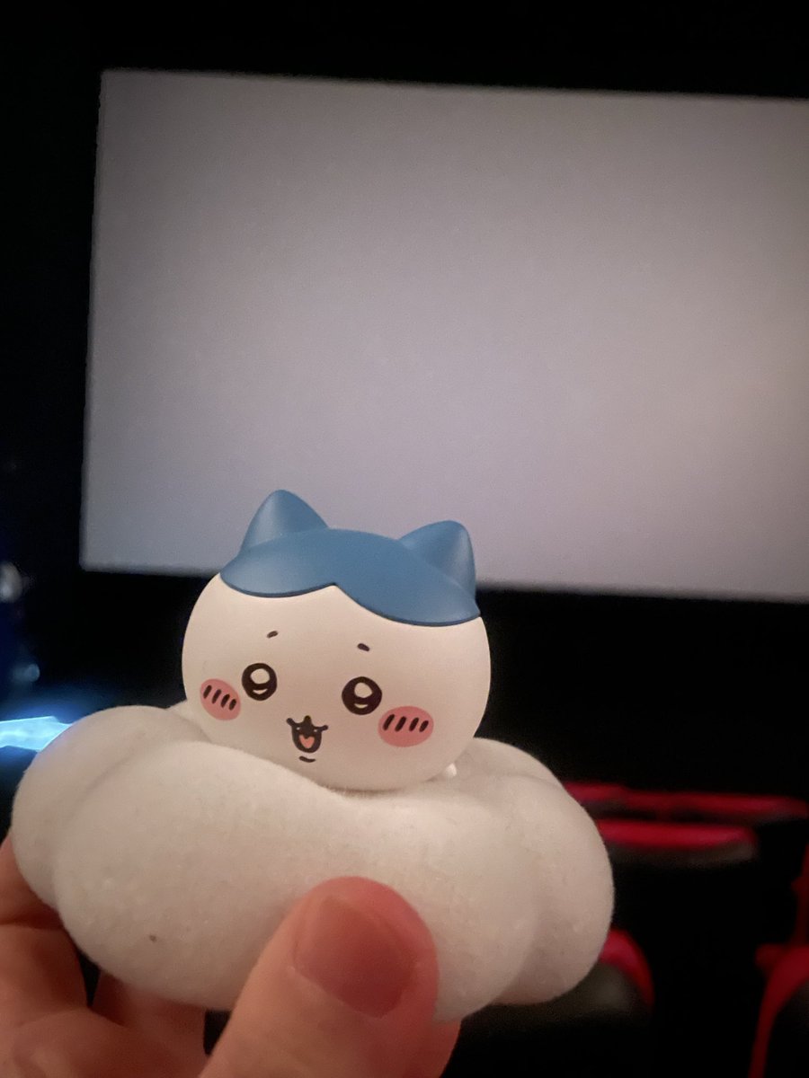doing_world's tweet photo. 인형없어서 유일한 무드등 들고옴 ㅠㅠ https://t.co/CfQFvulx2T