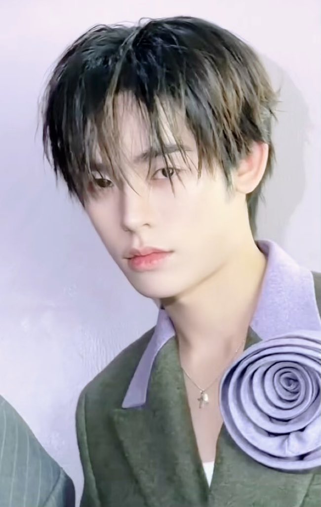 Toeyikx's tweet photo. A face like moonlight woven into silk 🌙🫧 https://t.co/11y2qeKgTy