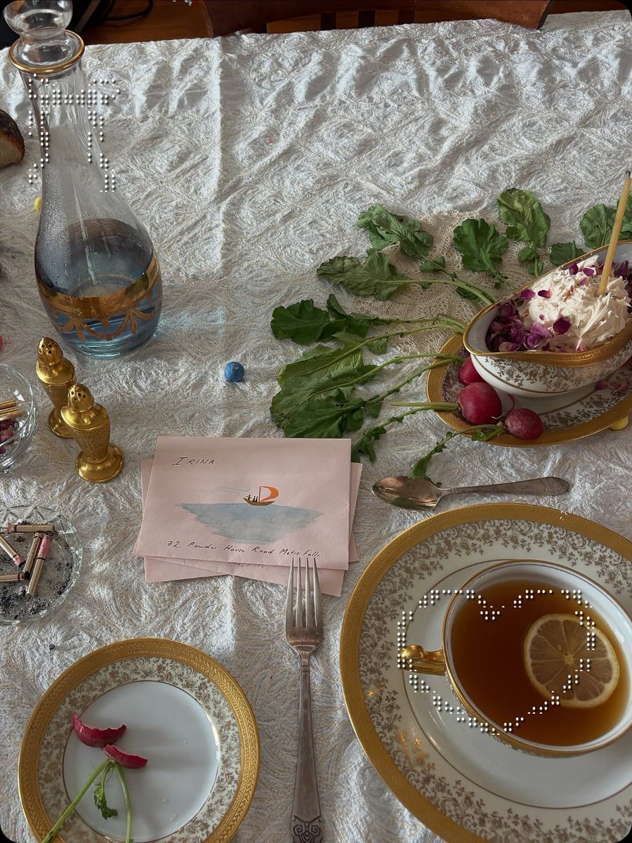 Malivna's tweet photo. Feeling like Alice, 🐇🥕 https://t.co/pWhlPtNEIL