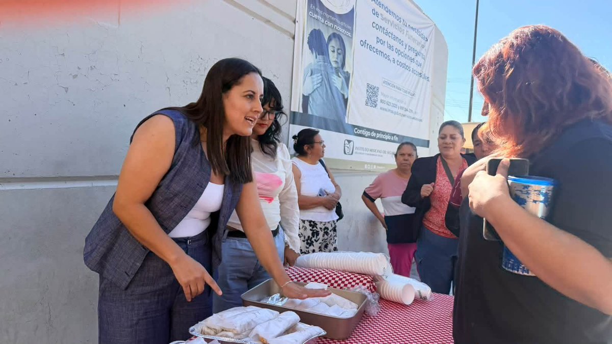 CNOPNacional's tweet photo. Estar cerca también es acompañar en los momentos que más se necesita.

Rosy Carmona y el equipo de la CNOP Chihuahua se sumaron a la #RodadaRosa en la Clínica Morelos, compartiendo un gesto de solidaridad y cariño con pacientes, familiares y personal médico.

#JaloConLaCNOP https://t.co/9K75o5n7Tm