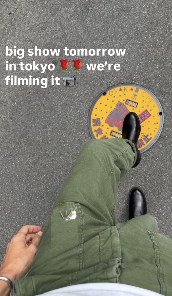 lanyupdatejp's tweet photo. 【LANY 大阪公演 2日目🌹】
初日に負けない大合唱に包まれた昨夜の大阪公演！ポールもジェイクも、日本への溢れる愛を全力で届けてくれました😍
そして本日はいよいよ東京公演❤️‍🔥 ポールによると本日はカメラ収録が入るようなので、期待が高まります…！🫣 https://t.co/K8jWezqeau