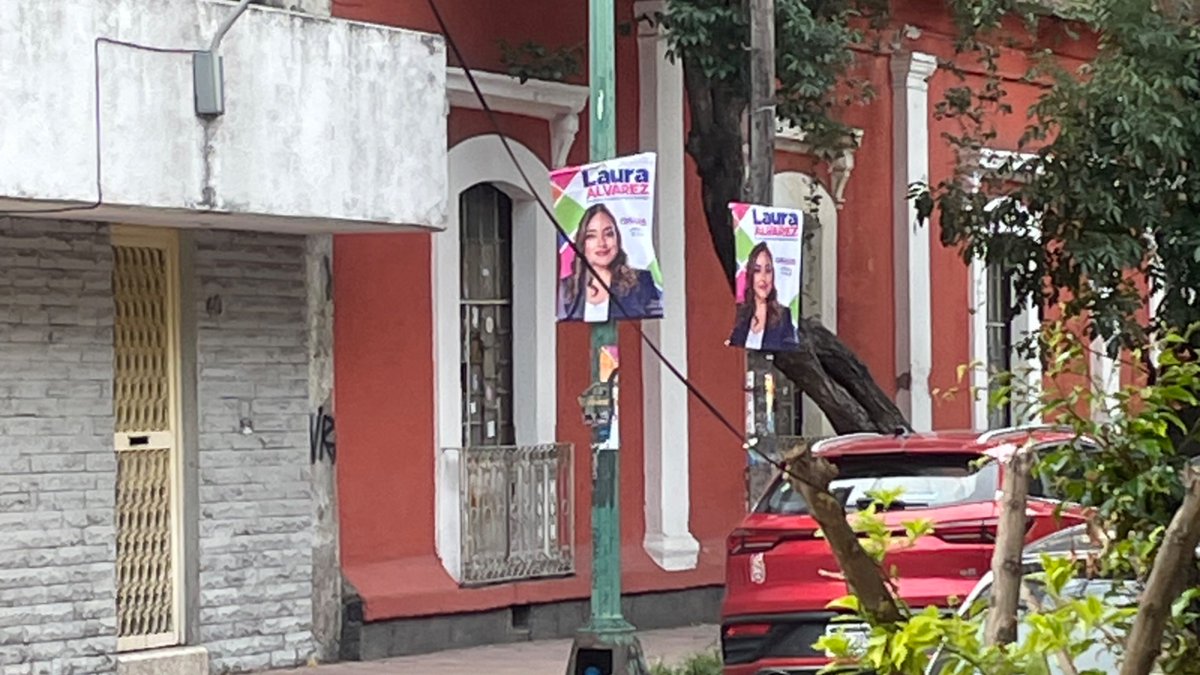 2012i8's tweet photo. Se pide a @AlcaldiaMHmx #BlindarMH retirar basura electoral de la servidora pública es ilegal esposa de #mauriciotabe #Nepotismo
Calles Francisco Murguía , Ciencias , Salvador Alvarado , Carlos B Zetina , Marti,
@LaEscandonMx
Cc @locatel_mx
@supercivicosmx https://t.co/NnQQ79vcAk