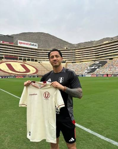 Francosus1's tweet photo. Nunca me voy a olvidar como han cuidado las piernas de Lapadula en esta gira. Jugo bien el primer partido y lo apagaron, mientras, a Yotun y Velez (las otros de buen rendimiento) le hicieron jugar todos. Coincidentemente los 3 son vitales en sus equipos. Saquen conclusiones https://t.co/PiN4SRXKJS