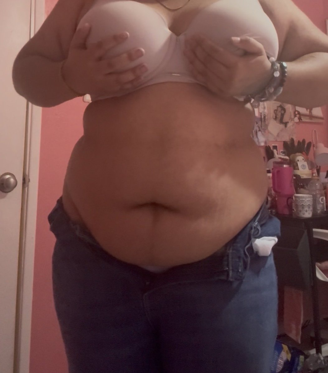 Maria426297487's tweet photo. Ewww, bro, I need to lock in. I don't even need fatspo cuz l am THE ultimate fatspo 🫩🐮 (l have so much potential man) #edrtwt #shedtwt https://t.co/mxcDubFREA