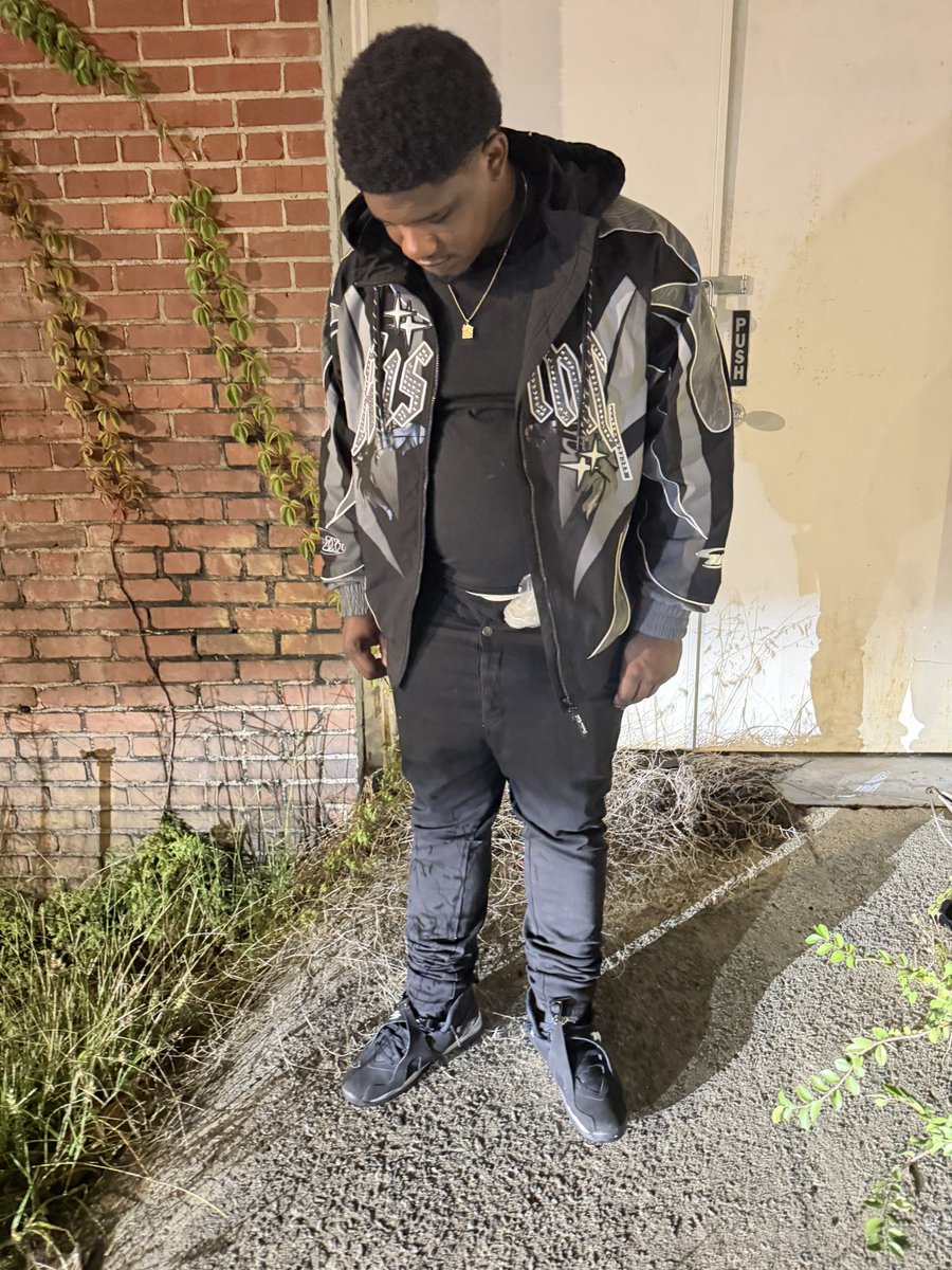 moneymakinbj's tweet photo. im outchea grindin, ian even stuntin hoes bae 💯 you fucked up bout me now.. just wait til I go froze bae ❄️💫 https://t.co/QNQWWJdMfx