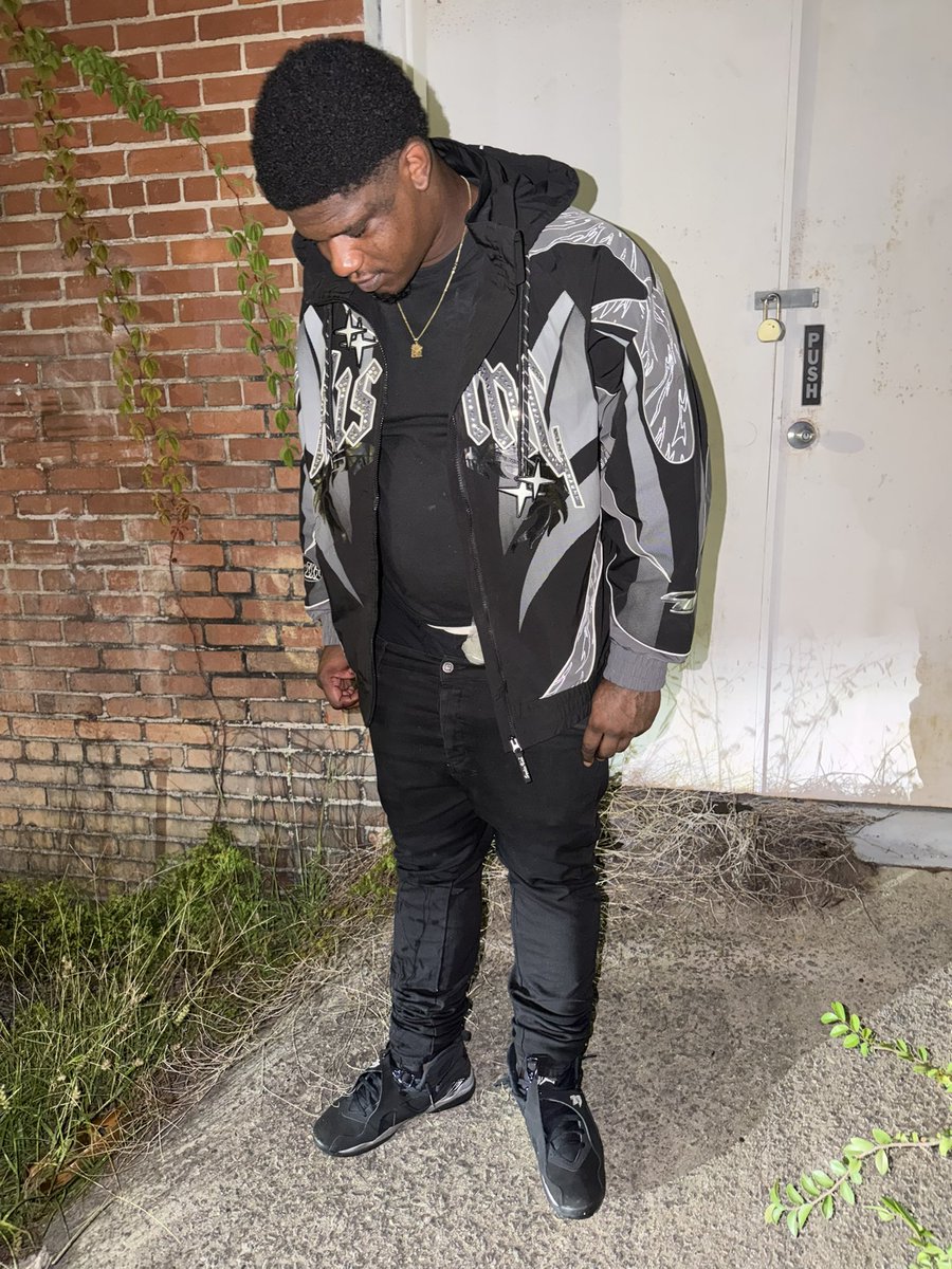 moneymakinbj's tweet photo. im outchea grindin, ian even stuntin hoes bae 💯 you fucked up bout me now.. just wait til I go froze bae ❄️💫 https://t.co/QNQWWJdMfx