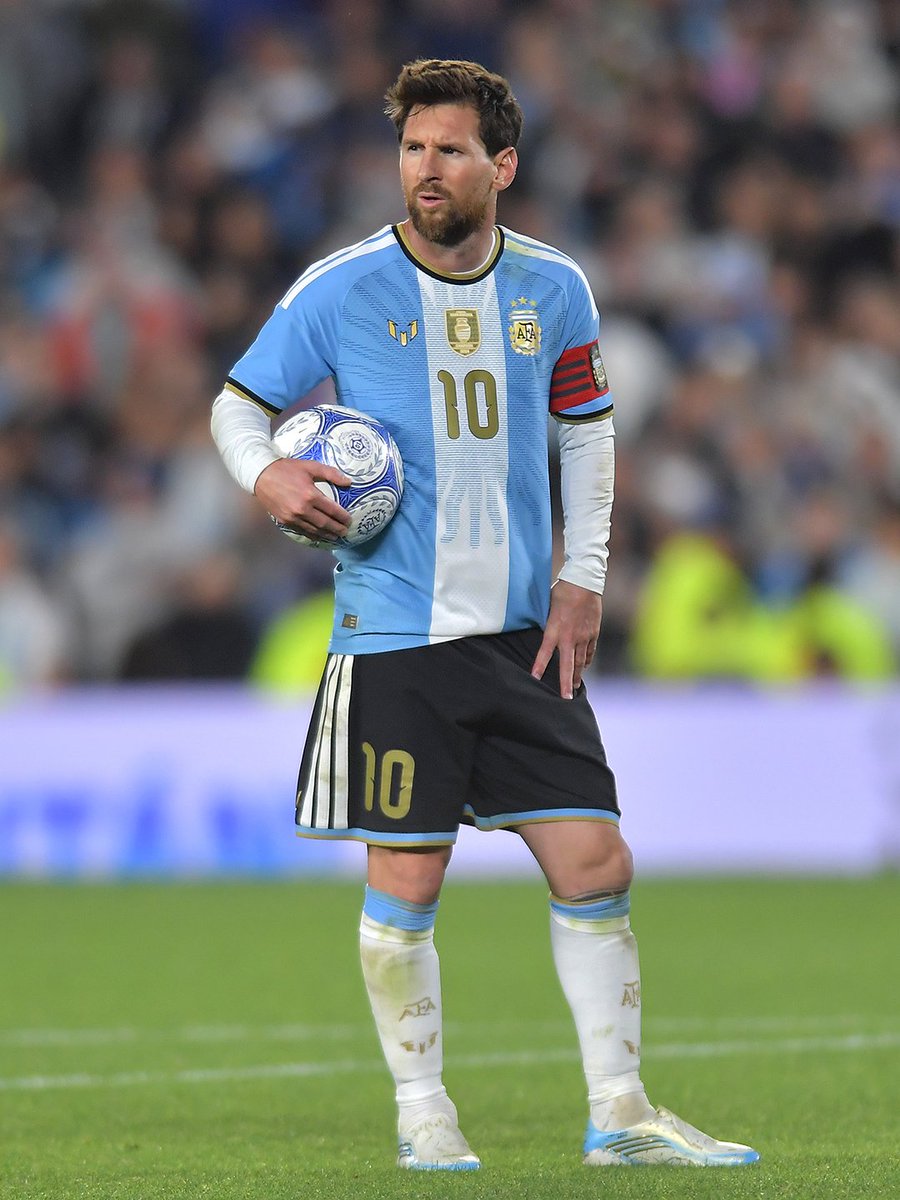 footballontnt's tweet photo. A goal. Two assists. A farewell only Messi could deliver 🇦🇷🐐

Three goal contributions for Argentina’s No.10 on his farewell appearance ❤️ https://t.co/P1TuWotV4Y