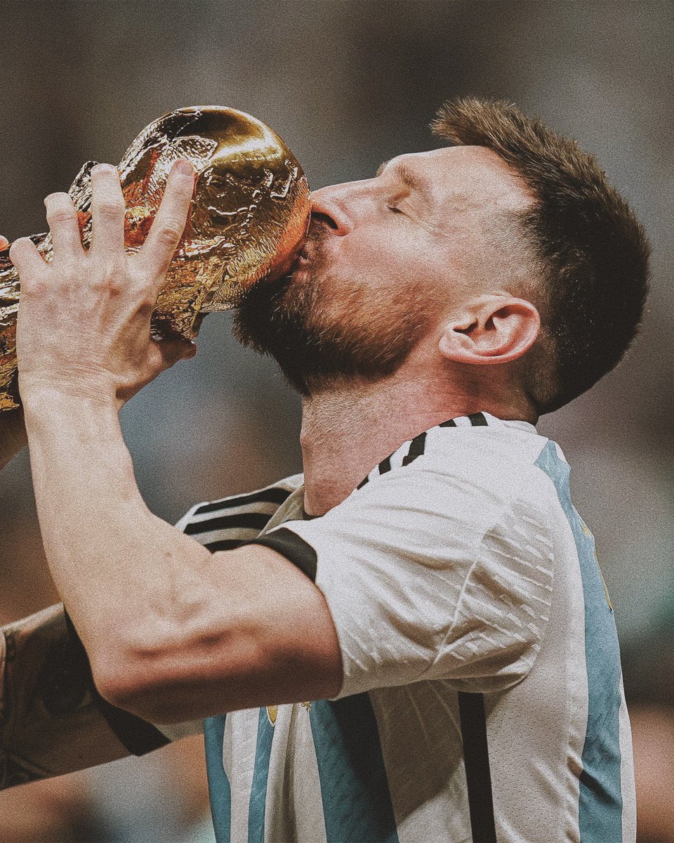 MeninaCule's tweet photo. Acabou e vai doer a vida inteira, mas terei para sempre a memória do dia feliz em que pude ver meu maior ídolo sendo campeão do mundo. https://t.co/SjgZ3Sp7NE