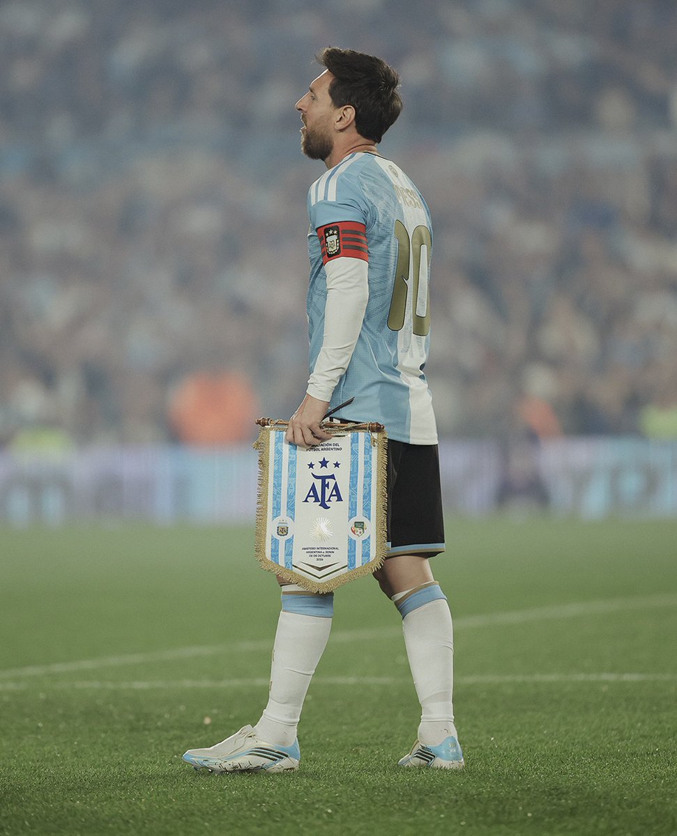 futebol_info's tweet photo. FIM DE JOGO | 🇦🇷 Argentina 3x0 Benin 🇧🇯

FIM DA ERA LIONEL MESSI NA SELEÇÃO ARGENTINA!

📸 AFA/Seleção Argentina https://t.co/JNtRUdqMwz
