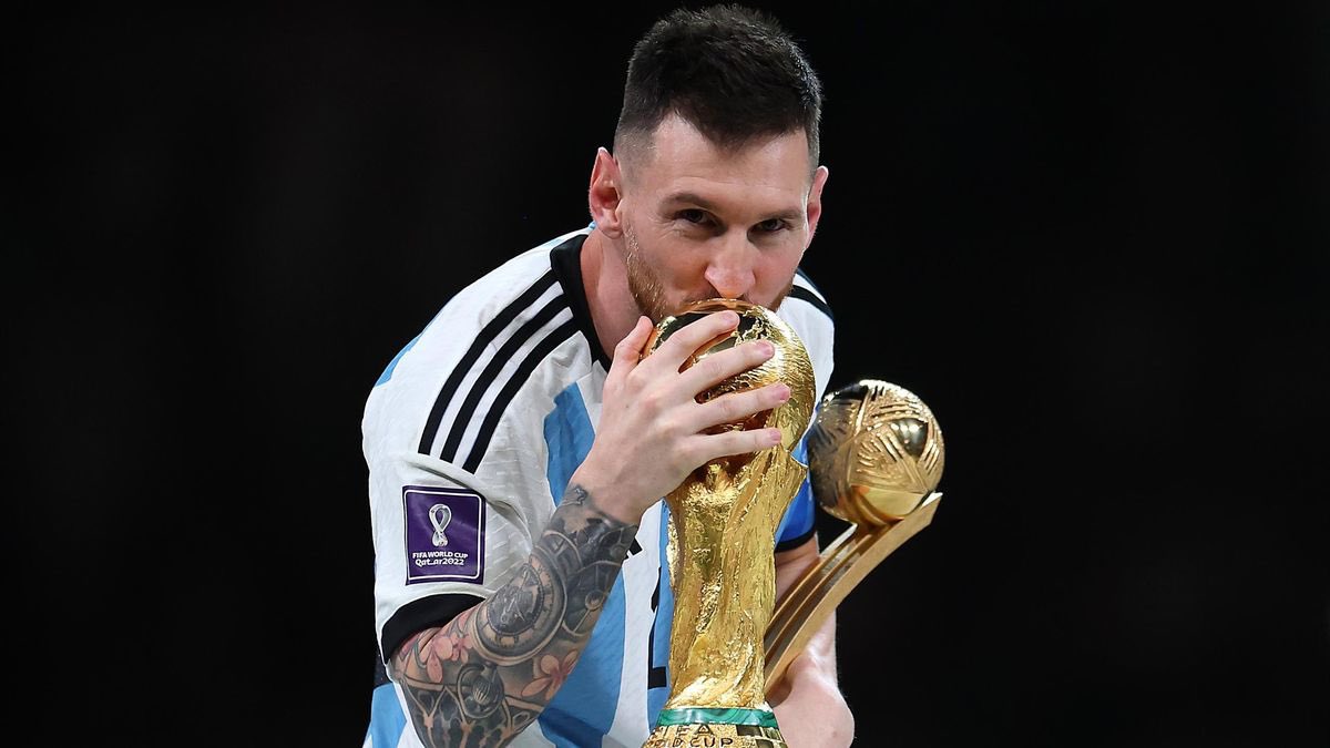 lnstantFoot's tweet photo. 🚨🚨🚨C’EST DÉSORMAIS TERMINÉ LES AMIS : LIONEL MESSI NE REJOUERA PLUS AVEC L’ALBICELESTE… 🇦🇷👋🏽🥹

La PLUS GRANDE LÉGENDE du pays avec Diego Armando Maradona, une LÉGENDE ABSOLUE, le GOAT de ce sport ! 

126 BUTS et 70 PASSES DÉCISIVES avec l’Argentine !!! 😳👏🏽 https://t.co/tDhJvxC0G1